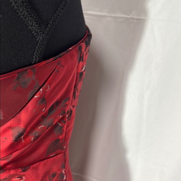 White House Black Market Elegant Red Floral Strapless Dress Size 4 - Picture 10 of 11